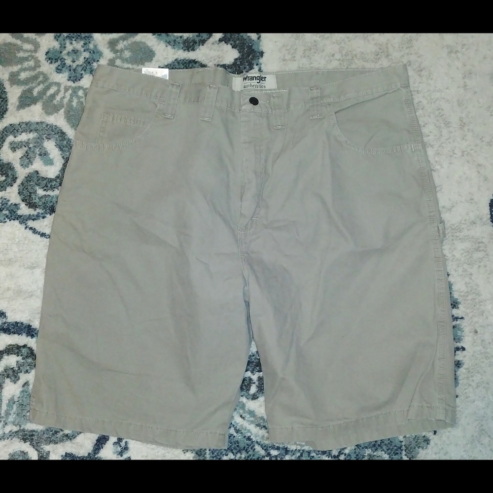 Wrangler authentic carpenter shorts size 44